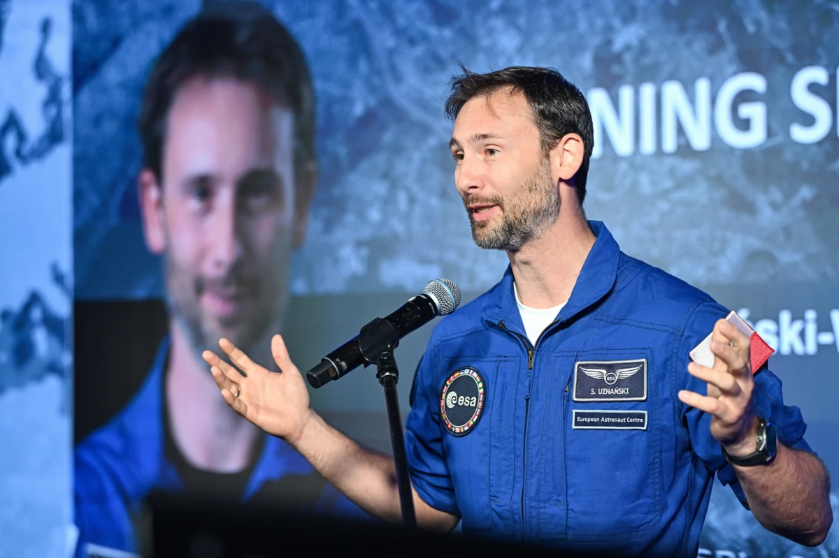 Złe wieści w sprawie lotu Sławosza Uznańskiego-Wiśniewskiego. NASA i Axiom Space odkładają start misji Ax-4 na Międzynarodową Stację Kosmiczną – podano w komunikacie NASA. Opóźnienie jest tym razem spowodowane wyciekiem w rosyjskim module serwisowym Zwiezda.