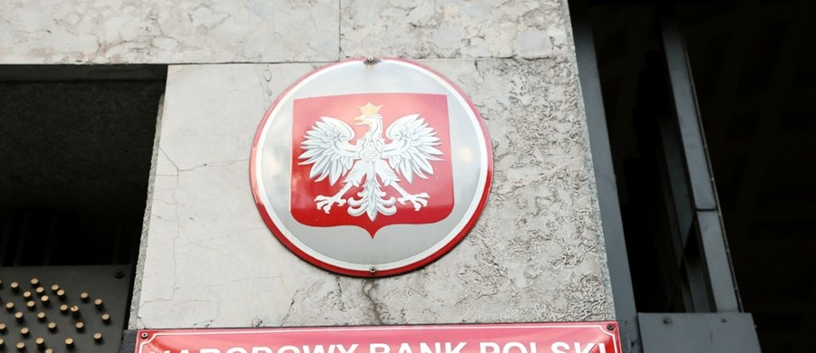 Narodowy Bank Polski informuje, że do siedziby banku centralnego wszedł prokurator Prokuratury Okręgowej w Warszawie w asyście funkcjonariuszy policji i zażądał wydania dokumentów dotyczących Rady Polityki Pieniężnej.