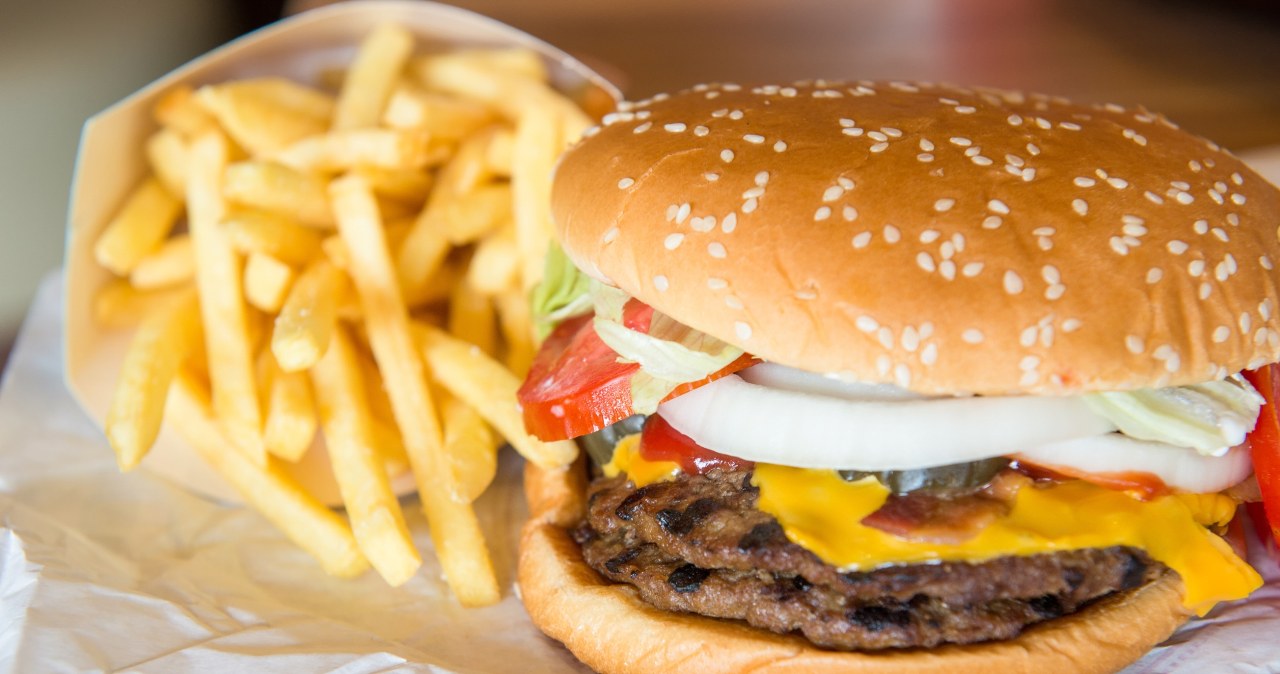 Hamburger i cola? Mózg: "To fatalny pomysł"