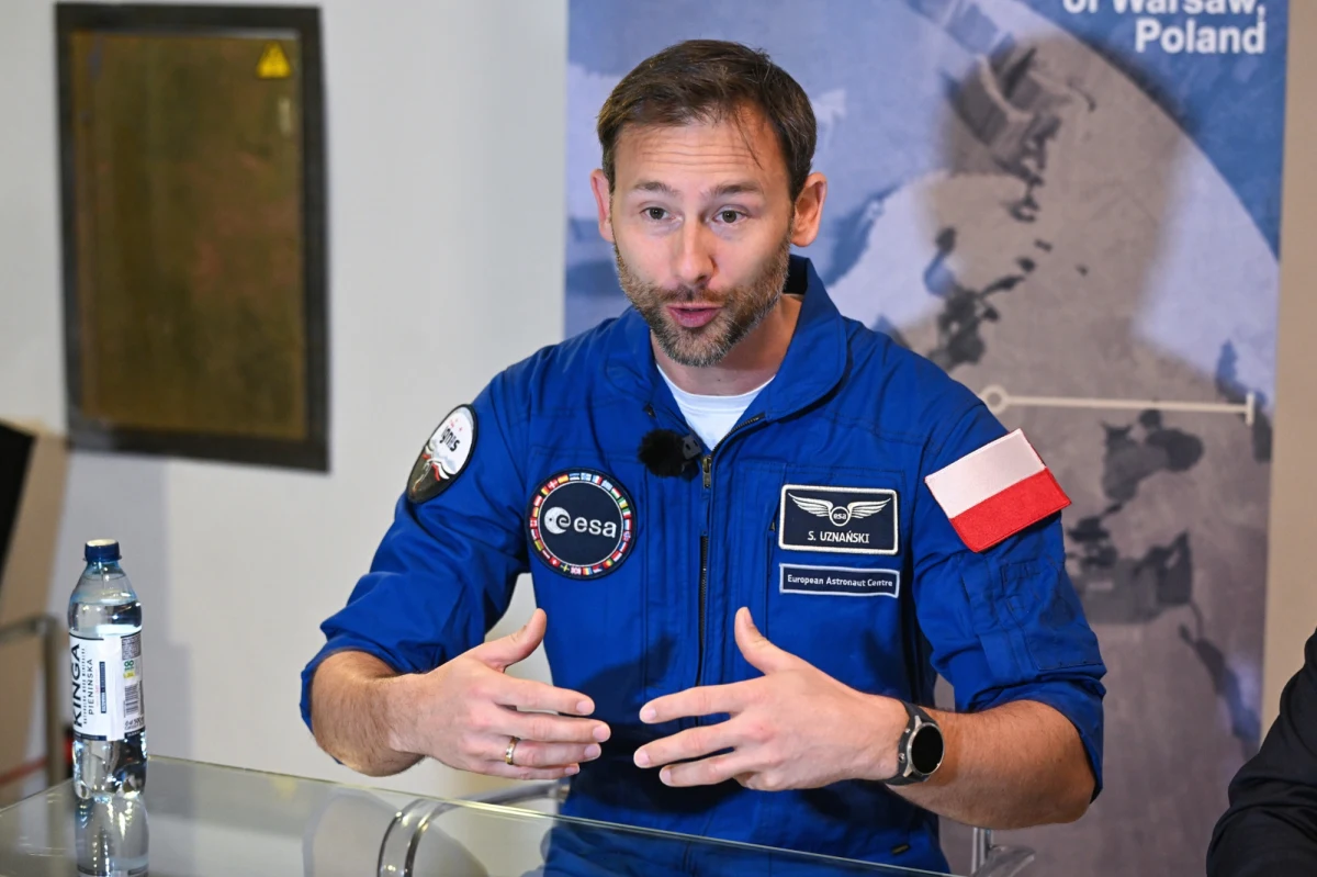 Wyciek na ISS występuje od 2019 r., ale teraz pojawiły się nowe dane, których obecnie w pełni nie rozumiemy – powiedział Frank De Winne z Europejskiej Agencji Komicznej. Załoga Ax-4, której członkiem jest Sławosz Uznański-Wiśniewski, pozostaje na kwarantannie.