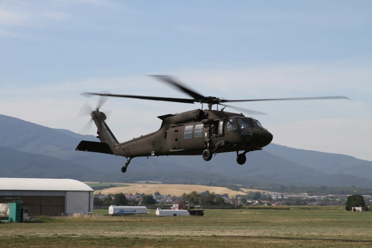 ​Za zakup śmigłowców Black Hawk w wersji cywilnej ktoś powinien siedzieć, podobnie jak za zakup trzykrotnie większej liczby śmigłowców Apache w stosunku do przewidywanej - mówi w rozmowie z Onetem osoba znająca kulisy zakupu polskich śmigłowców.