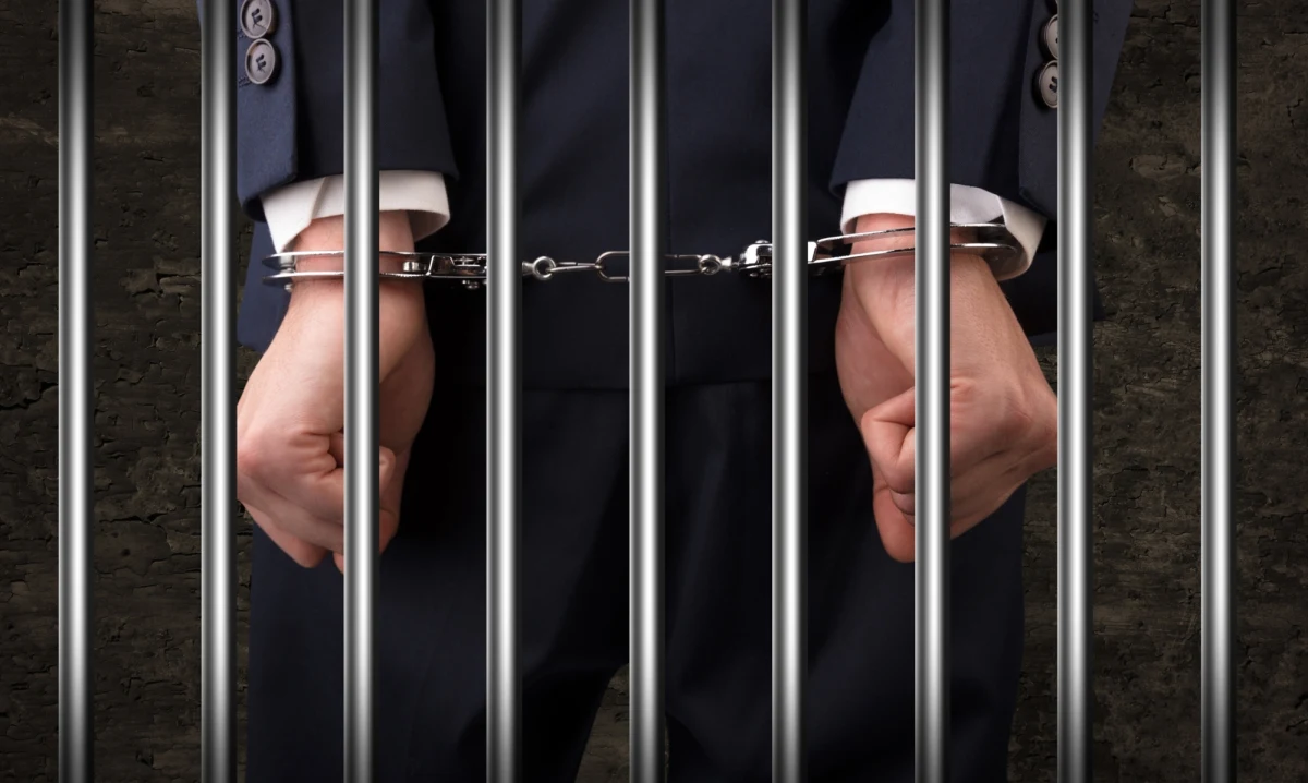 Jest akt oskarżenia wobec adwokata, byłego rektora jednej z warszawskich uczelni Waldemara G. - poinformowała w piątek Prokuratura Krajowa. Chodzi m.in. o powoływanie się na wpływy, w tym w prokuraturach, sądach oraz policji.