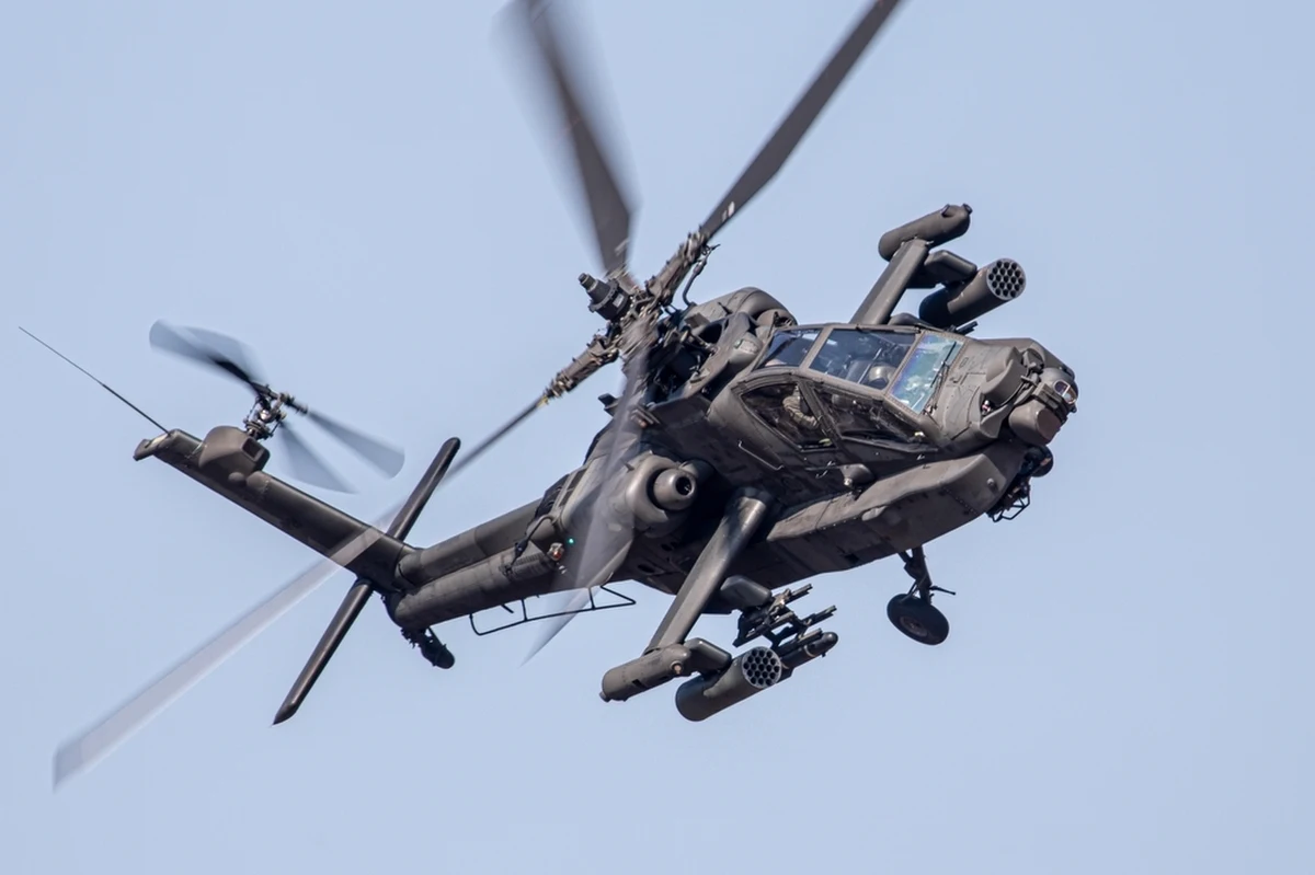 Już w przyszłym tygodniu odebrane przez Polskę zostaną pierwsze śmigłowce uderzeniowe AH-64D Apache. Nowe maszyny wykorzystywane będą przez Wojsko Polskie m.in. w celach szkoleniowych.