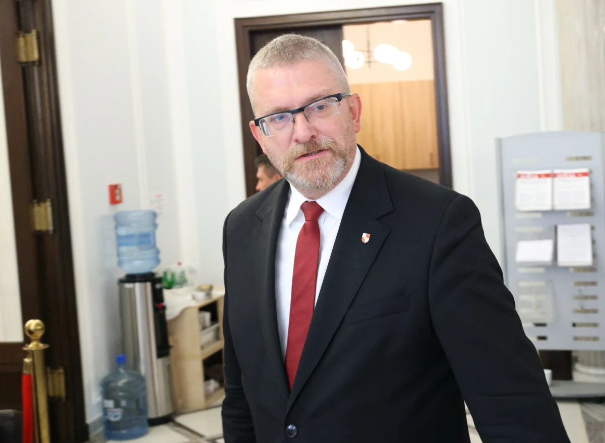 Gdyby wybory parlamentarne odbywały się w najbliższą niedzielę, wzięłoby w nich udział ponad trzy czwarte Polaków - wynika z najnowszego badania firmy Opinia24 "Preferencje wyborcze Polaków". Taki sam odsetek badanych chce oddać głos na Koalicję Obywatelską i Prawo i Sprawiedliwość. Co ciekawe, Konfederacja Korony Polskiej Grzegorza Brauna wyprzedziłaby Lewicę i Polskę 2050. 