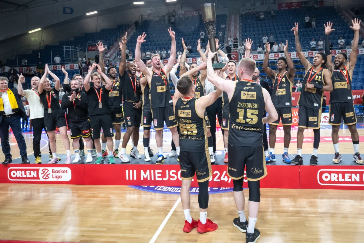 Koszykarze Trefla Sopot pokonali we Włocławku Anwil 82:73 (19:18, 18:21, 30:15, 15:19) i zajęli trzecie miejsce w ekstraklasie koszykarzy. Sopocianie odrobili straty z pierwszego meczu i kończą sezon z brązowymi medalami. Zwycięzca fazy zasadniczej Anwil zajął czwarte miejsce.