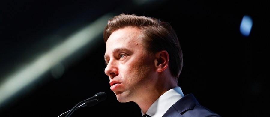 Wicemarszałek Sejmu Krzysztof Bosak został jednogłośnie wybrany na prezesa Ruchu Narodowego. "Polska jest w tej chwili rozsadzana wewnętrznymi konfliktami. Nie ma jednej wojny polsko-polskiej - tych konfliktów jest więcej niż jeden. Naszą rolą jest łączyć" - mówił Bosak na kongresie partii w Kaliszu. 
