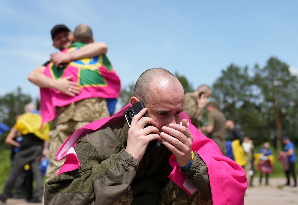 Dziś odbyła się już czwarta w tym tygodniu wymiana jeńców pomiędzy Rosją a Ukrainą. "Naszym absolutnym obowiązkiem jest uwolnienie wszystkich" - zapewnił w komunikacie prezydent Ukrainy Wołodymyr Zełenski. 
