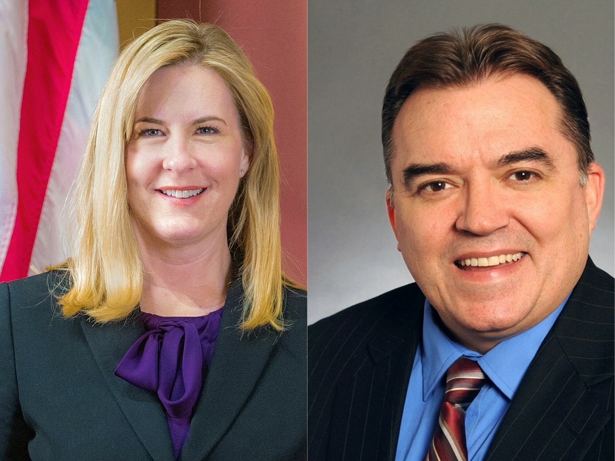 ​Melissa Hortman, liderka demokratów w parlamencie stanowym Minnesoty, została zastrzelona w Brooklyn Park na przedmieściach Minneapolis, a senator stanowy John Hoffman - postrzelony w nocy z piątku na sobotę - poinformowały władze stanu. Atak miał charakter polityczny, a sprawca był przebrany za policjanta. Policja poszukuje podejrzanego o nazwisku Vance Luther Boelter, 57-letniego białego mężczyzny o wzroście 185 cm, wadze 99 kg i brązowych włosach - poinformowano na konferencji prasowej. Zwrócono się do społeczeństwa z prośbą o pomoc w uzyskaniu informacji na temat Boeltera.