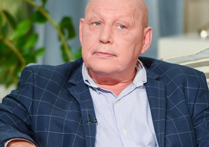Jackowski znalazł sobie młodszą żonę. Zwróciła się do niego o pomoc