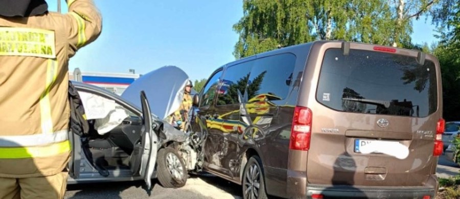 Sześć osób rannych w wyniku karambolu na drodze krajowej nr 50 na Mazowszu. Do wypadku doszło na skrzyżowaniu w pobliżu miejscowości Wycinki i Kolonia Szpondowo w powiecie płońskim. 