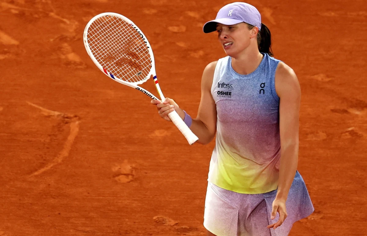 Iga Świątek spadła z siódmego na ósme miejsce w najnowszym notowaniu światowego rankingu tenisistek. Awans w notowaniu tenisistów zanotował natomiast Hubert Hurkacz.