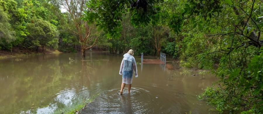 Mieszkańcy południa Polski powinni mieć się dziś na baczności, bo Instytut Meteorologii i Gospodarki Wodnej wydał tam ostrzeżenia II i I stopnia przed burzami. Dodatkowo Rządowe Centrum Bezpieczeństwa wysłało alert o możliwych podtopieniach. Gdzie będzie najgorzej?