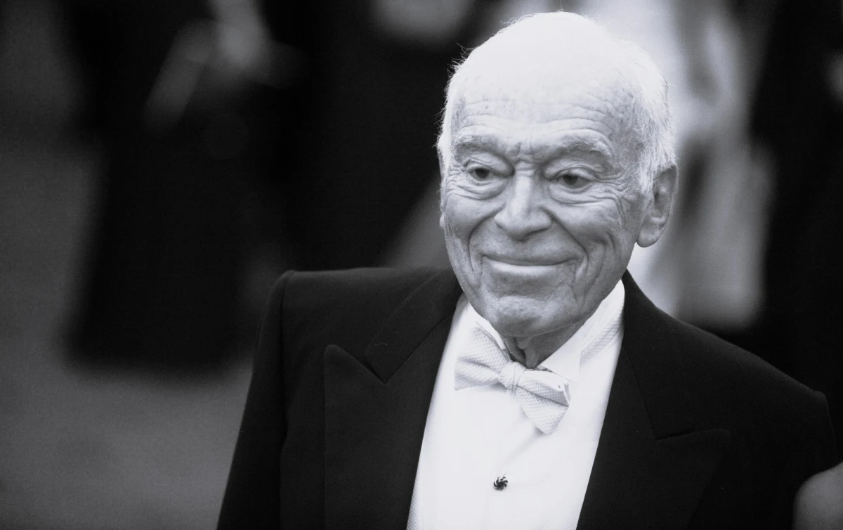 W wieku 92 lat zmarł Leonard Lauder, syn założycieli i wieloletni dyrektor generalny firmy Estée Lauder. Przekształcił on rodzinną działalność w globalne imperium kosmetyczne. Jego wkład w rozwój marki i branży uznawany jest za nieoceniony.