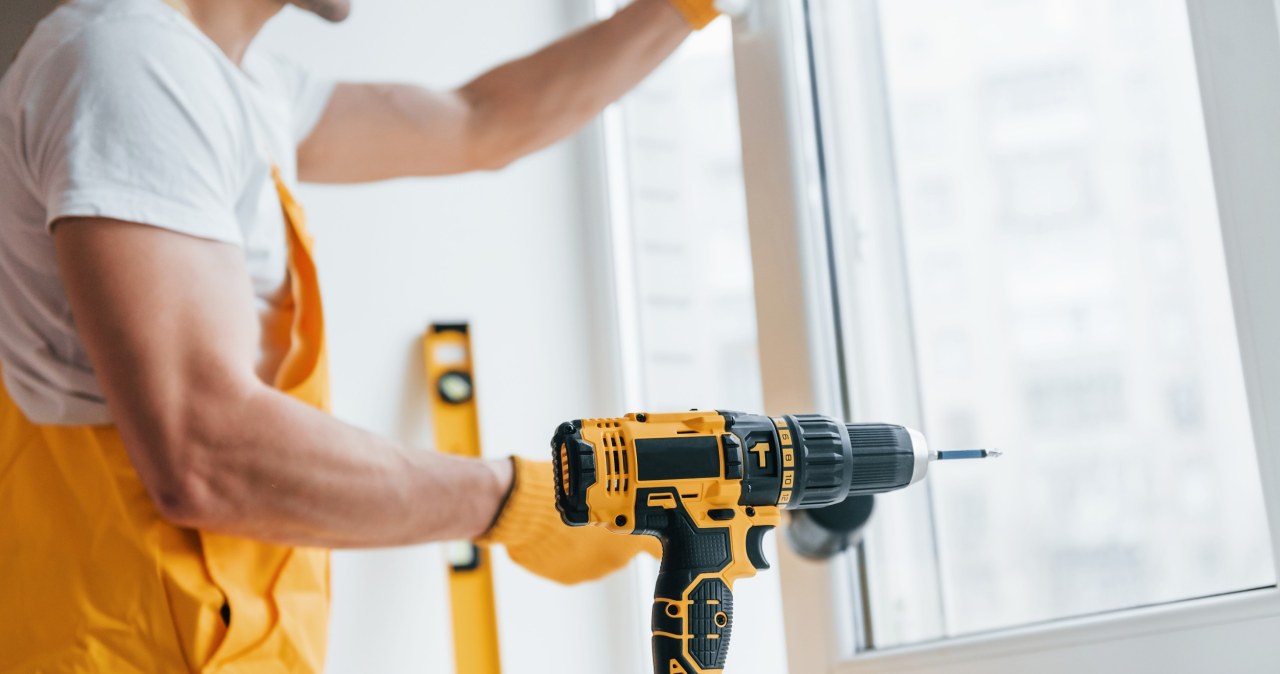 Sąsiad wierci od szóstej rano? Oto, co możesz z tym zrobić