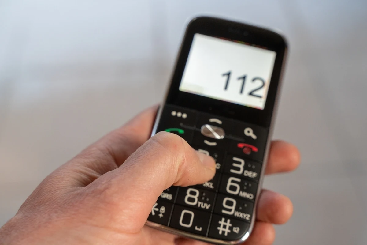 Operatorki numeru 112 z Olsztyna pomogły polskiemu turyście, który wypoczywał na wczasach w Albanii i nagle źle się poczuł. Mężczyzna i jego żona nie potrafili wezwać albańskiej pomocy medycznej ani porozumieć się z hotelową obsługą. 