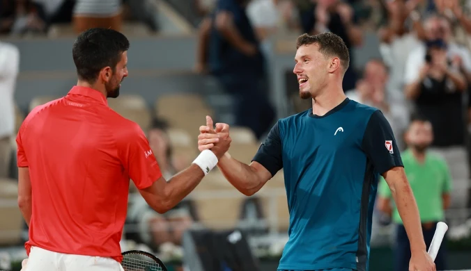 Polski obrońca tytułu pierwszy po Djokoviciu. Całość trwała tylko 69 minut