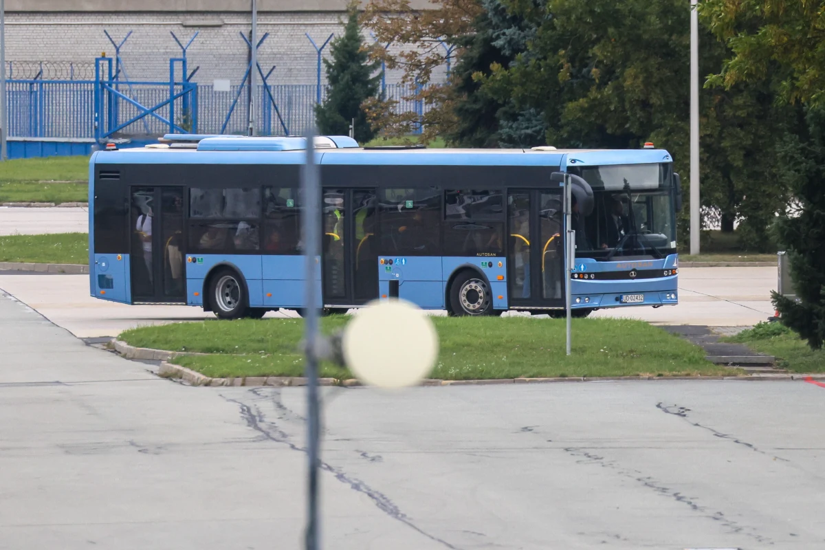 15 polskich obywateli, pracowników ambasady w Tel Awiwie, repatriowano w poniedziałek wieczorem. Z Jordanii zabrał ich słowacki samolot specjalny - razem ze Słowakami, Czechami, Austriakami i kilkoma obywatelami innych europejskich państw.