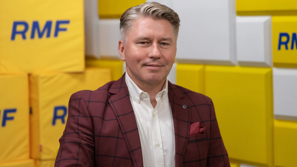 "Jeżeli ten niby sąd rozstrzygnie w sprawie protestów i podejmie decyzję, że Karol Nawrocki został wybrany prezydentem, to rozstrzygnięcie będzie można podważyć, więc najważniejsza osoba w państwie będzie siedziała na bombie w pewnym sensie" - uważa prof. Marcin Matczak, prawnik i wykładowca Uniwersytetu Warszawskiego, pytany w Porannej rozmowie w RMF FM m.in. o kontrowersje dotyczące przeliczania głosów. 