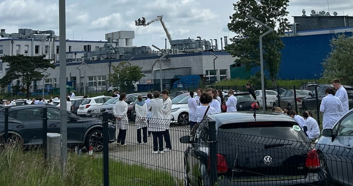 W laboratorium chemicznym w Gdyni przy ul. Chwaszczyńskiej wybuchł pożar. Ewakuowano 259 osób. 
