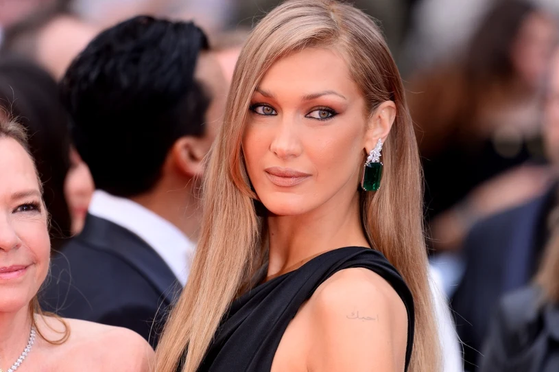 Bella Hadid w stylowym zestawie jak z lat 60. Ikona