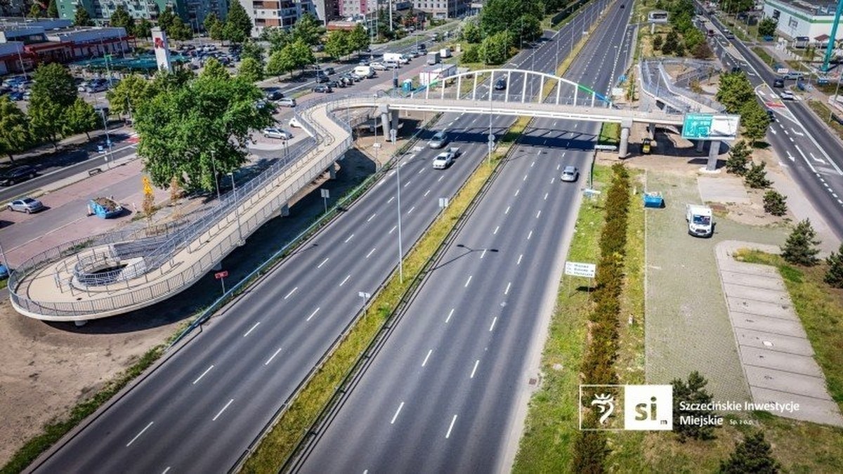 Otwarto 36-metrową kładkę nad główną ulicą wjazdową do Szczecina