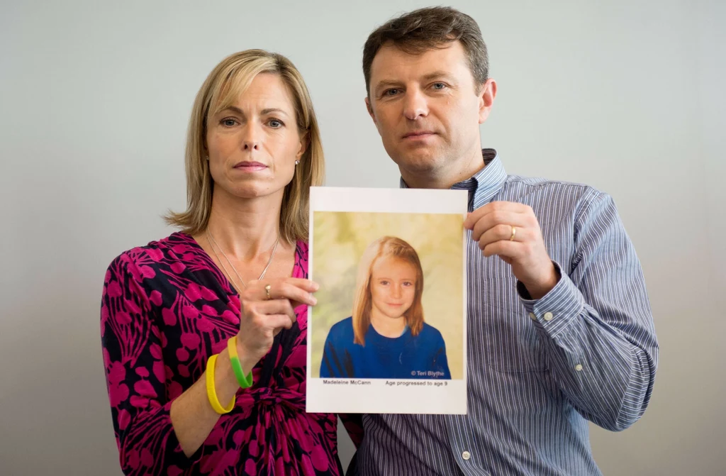 Rodzice zaginionej Madeleine McCann ze zdjęciem poszukiwanej