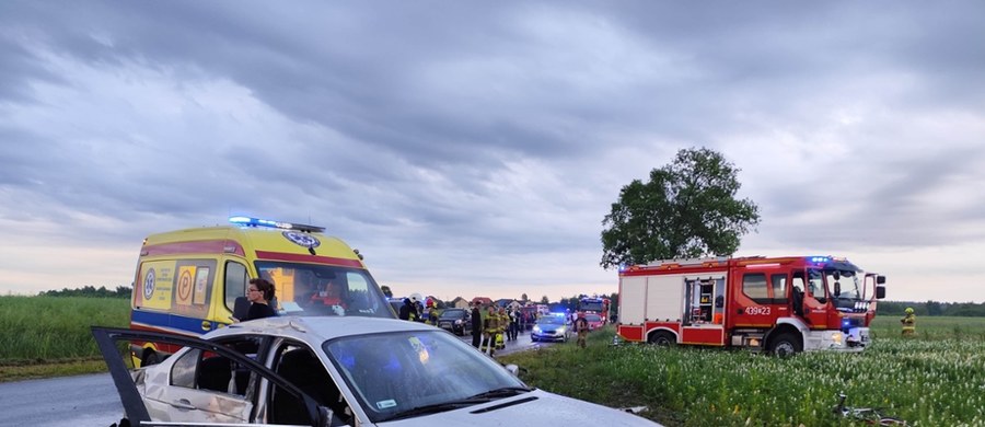 Zmarł 12-letni chłopiec poszkodowany w tragicznym wypadku drogowym, do którego doszło 7 czerwca w okolicach Bedlenka w powiecie koneckim (woj. świętokrzyskie). Grupa pięciu nastoletnich rowerzystów została uderzona przez samochód, za kierownicą którego siedział 30-letni Dawid K. Mężczyzna, jak się okazało, prowadził pojazd będąc pod wpływem środków odurzających.
