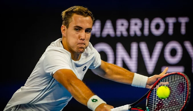 A jednak 25-letni Polak zagra o ćwierćfinał turnieju ATP. Zwrot akcji w drugim secie