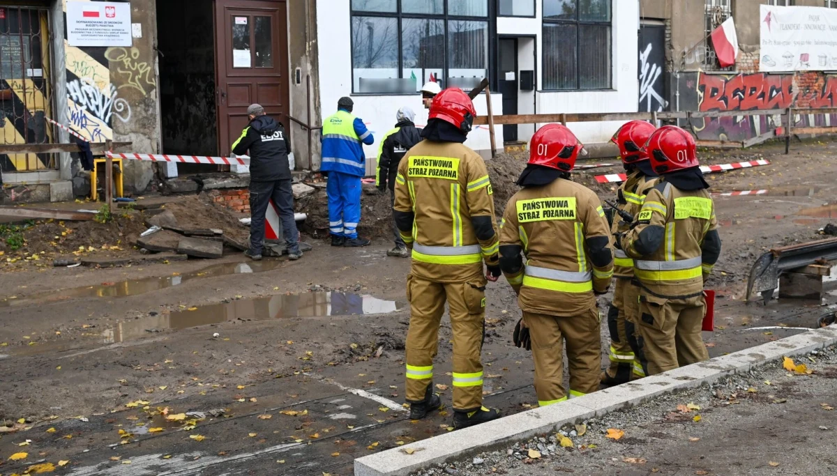 Ewakuacja na Bielanach Wrocławskich. Powodem jest uszkodzenie gazociągu podczas prac budowlanych.