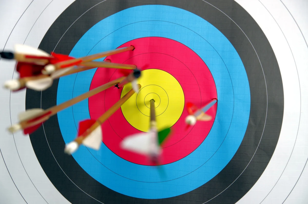 Niebezpieczna sytuacja w Warszawie. W ubiegłym tygodniu mężczyzna ćwiczący strzelanie z łuku w jednym ze stołecznych parków trafił w kolano 45-latka. Poszkodowany został przetransportowany do szpitala.