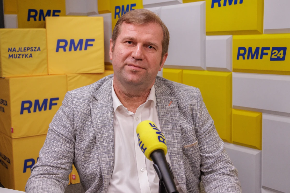 "Może III wojna światowa już trwa. Na pewno mamy do czynienia z przesileniem w globalnej polityce. Płyty tektoniczne globalnej polityki się przesuwają" - mówił w Popołudniowej rozmowie w RMF FM Radosław Pyffel, ekspert ds. międzynarodowych z Instytutu Sobieskiego. "To wszystko są naczynia połączone. Europa zostanie sam na sam z Federacją Rosyjską, jeśli Stany Zjednoczone się zaangażują (w konflikt na Bliskim Wschodzie - przyp. red.)" - ostrzegał. 