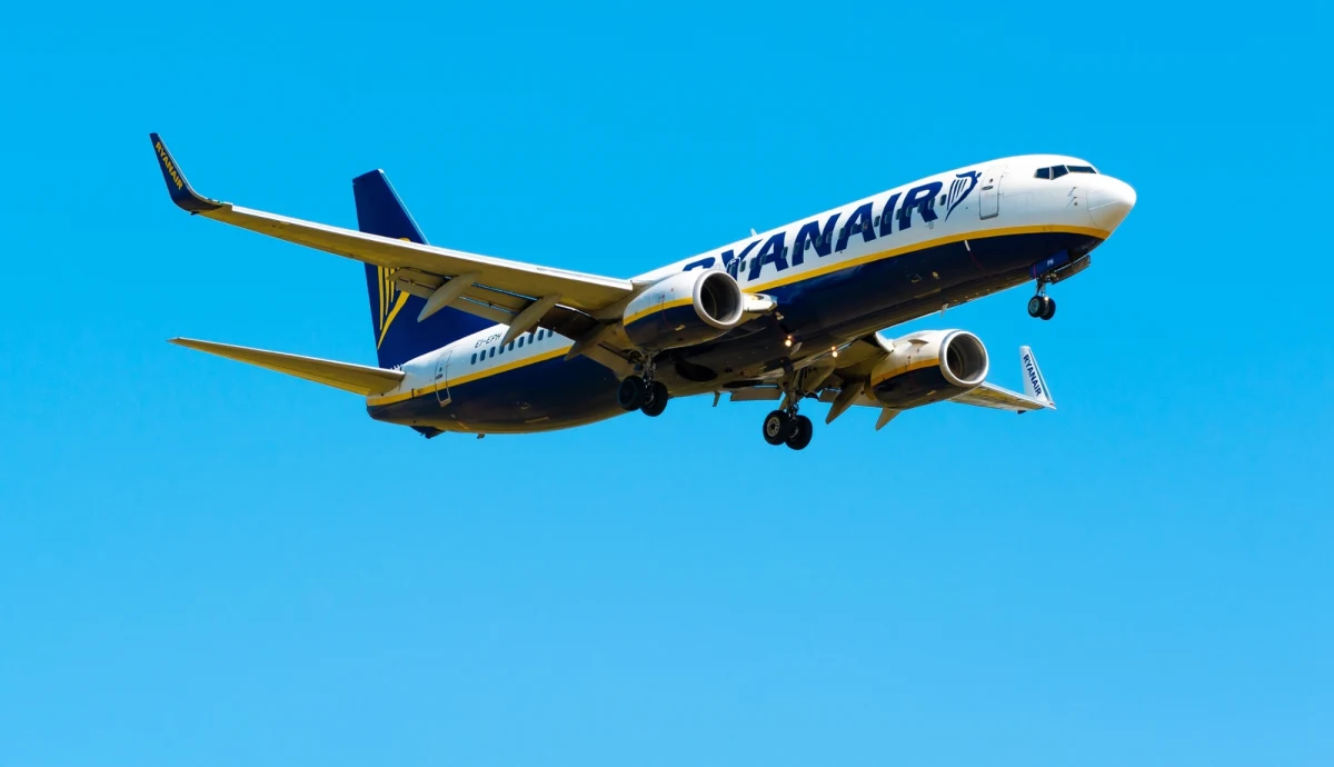 Ryanair odpowiada na postępowanie prowadzone przez UOKiK. "Nasza polityka bagażowa jest prosta i w pełni zgodna z unijnym prawem" - zadeklarował przewoźnik. Urząd bada m.in., w jaki sposób linia mierzy bagaże pasażerów i nalicza opłaty za zbyt duże bagaże.