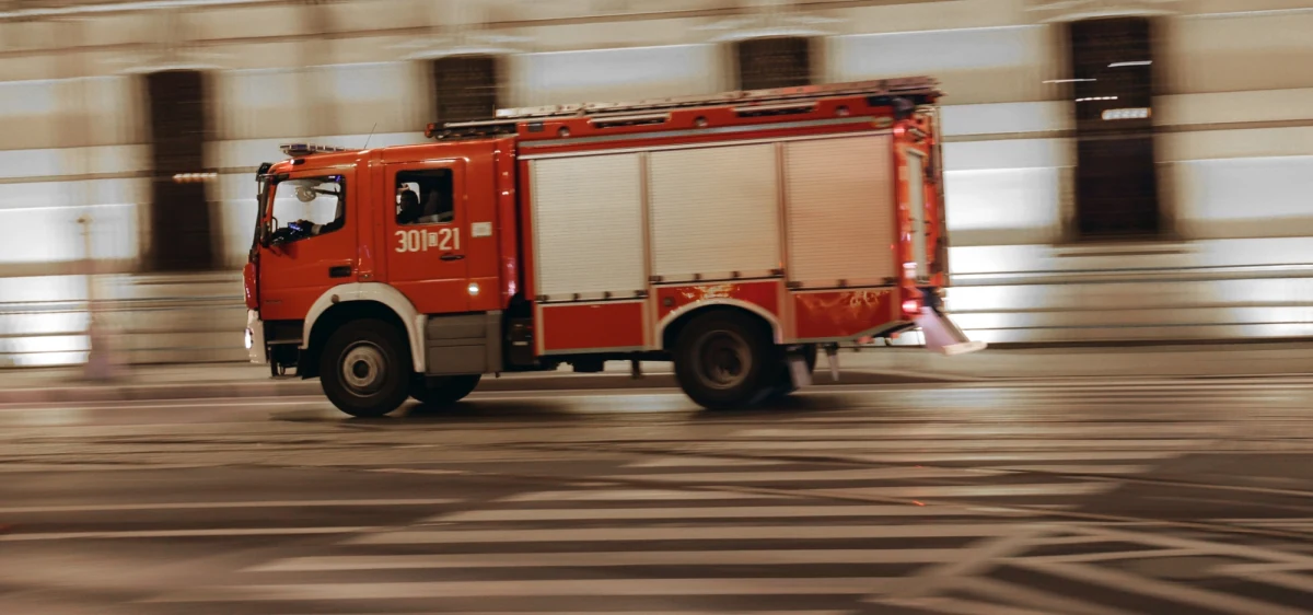 Strażacy ugasili w środę wieczorem pożar bloku przy ul. Popiełuszki w Rzeszowie. Wśród poszkodowanych są dzieci. Ewakuowano ok. 250 osób.