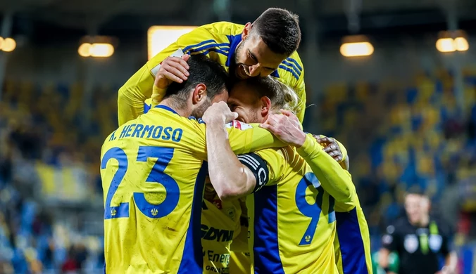 Beniaminek Ekstraklasy ściągnął piłkarza z Barcelony. Oficjalnie: "Hola, Diego!"