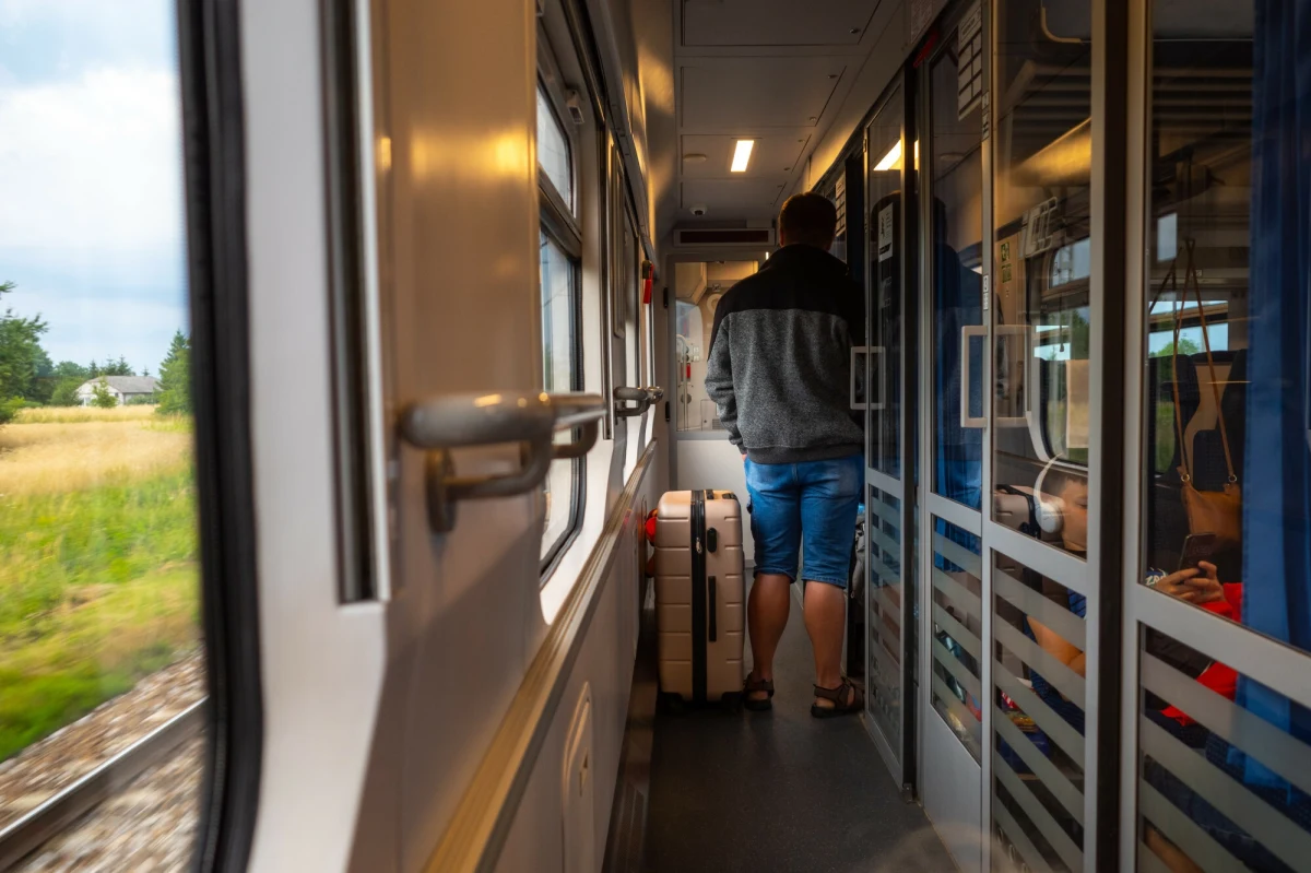 Część pasażerów oczekujących na przyjazd pociągów musi liczyć się w czwartek z opóźnieniem. Wystąpienie awarii potwierdziła nam Marta Ziemska z PKP Intercity. Jeden ze składów, Malczewski, utknął w "szczerym polu" koło Brzegu na Opolszczyźnie. 