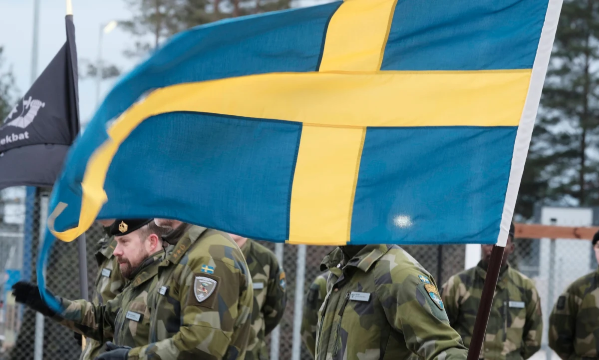 Szwedzki parlament okazał się być zgodny w kwestii podniesienia wydatków na bezpieczeństwo - wszystkie ugrupowania zawarły porozumienie w sprawie przeznaczenia dodatkowych 300 mld koron na zbrojenia i obronę cywilną. "Zasadniczo chodzi o to, aby nasze dzieci i wnuki nie musiały uczyć się języka rosyjskiego" - zaznaczyła minister finansów Elizabeth Svantesson.