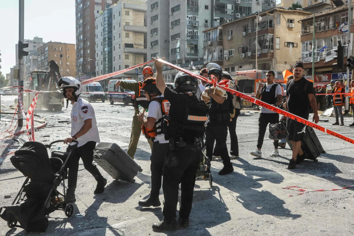 65 polskich obywateli ewakuowanych z Izraela przez Jordanię jest już w Polsce - poinformował w czwartek wieczorem szef MON Władysław Kosiniak-Kamysz. Zespół, który zbierze się w piątek w resorcie spraw zagranicznych, oceni czy istnieje potrzeba wysłania kolejnego samolotu na Bliski Wschód do ewakuacji Polaków.
