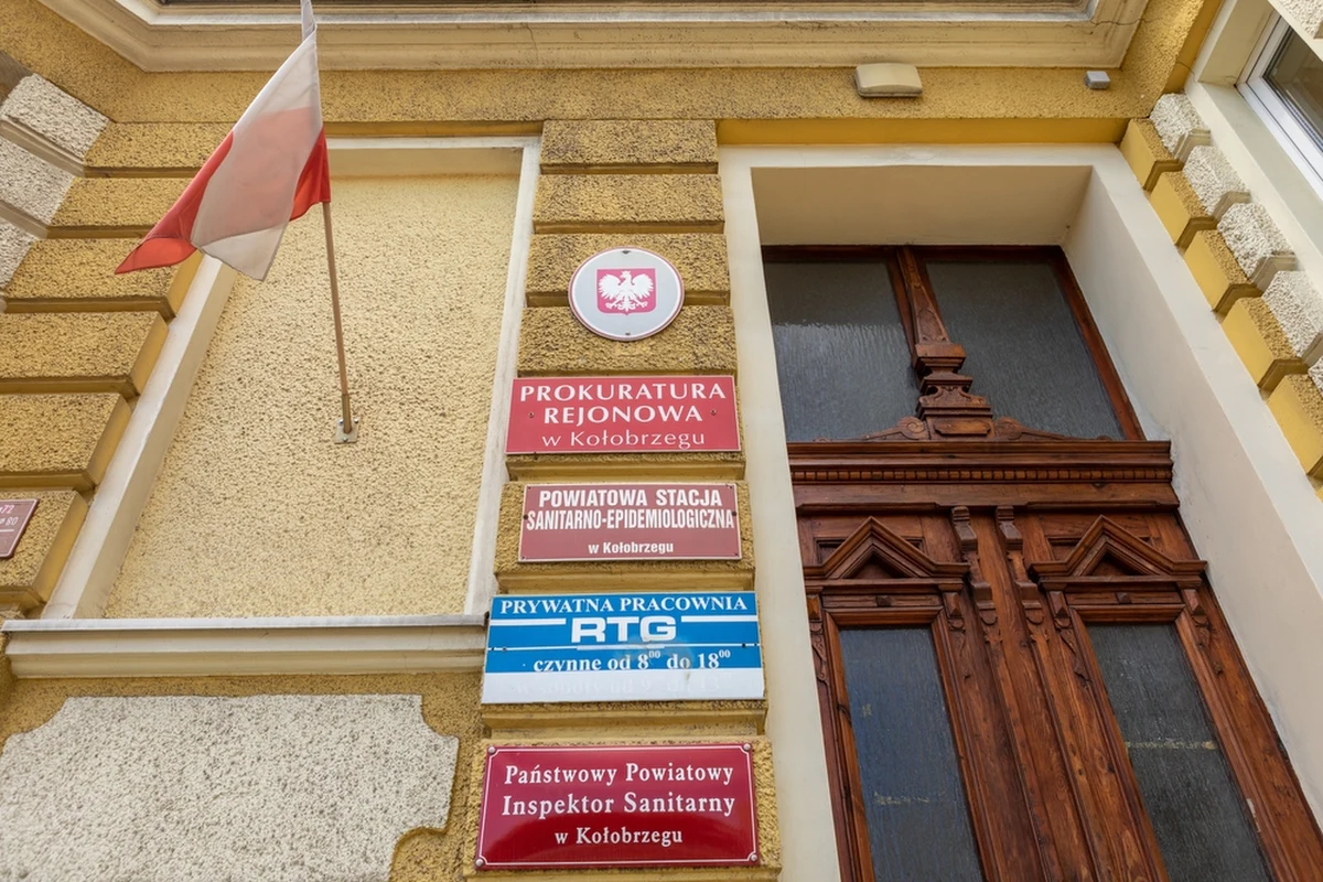 Inaczej niż zwykle w piątki pracuje dzisiaj część urzędów i instytucji. Wielu pracowników odbiera wolne i dzięki temu ma długi weekend.