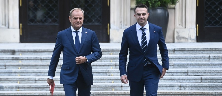 Adam Szłapka, minister do spraw Unii Europejskiej, zostanie rzecznikiem prasowym rządu - powiedział w piątkowe południe premier Donald Tusk. "Jestem dostępny dla państwa 24 godziny na dobę" - zapewnił Szłapka.