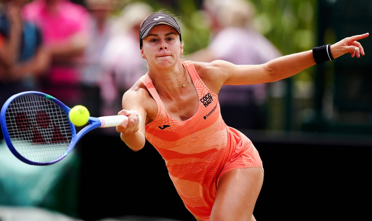 Magda Linette pokonała rozstawioną z numerem drugim Dunkę Clarę Tauson 6:2, 7:5 i awansowała do półfinału turnieju WTA 250 na trawiastych kortach w Nottingham (Wielka Brytania). Polka o finał powalczy z Ukrainką Dajaną Jastremską.
