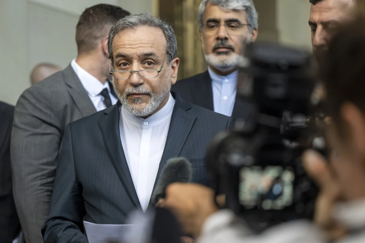 Szefowie dyplomacji Francji, Wielkiej Brytanii, Niemiec i UE po spotkaniu z irańskim ministrem spraw zagranicznych w Genewie oznajmili, że są gotowi do dalszych rozmów z Iranem w sprawie jego programu nuklearnego. Ich zdaniem w rozmowach tych powinny jednak uczestniczyć Stany Zjednoczone. Spotkanie trwało ponad 3 godziny. Według CNN, które powołuje się na irańskie źródło, rozmowy były początkowo "bardzo napięte", ale po krótkiej przerwie stały się "znacznie bardziej pozytywne".