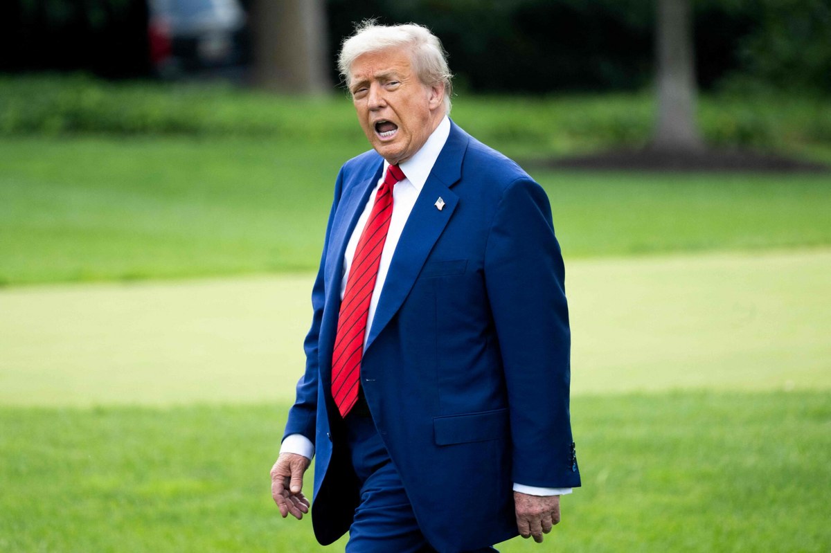 Prezydent USA Donald Trump ostro skrytykował Hiszpanię za niski poziom wydatków na obronność i zagroził, że NATO będzie musiało „poradzić sobie” z Madrytem, jeśli kraj ten nie zgodzi się na podniesienie nakładów na obronę do 5 proc. PKB. Słowa Trumpa padły tuż przed szczytem Sojuszu w Hadze, gdzie temat zwiększenia wydatków ma być jednym z kluczowych punktów obrad. W czwartek premier Hiszpanii Pedro Sanchez, w liście wysłanym do sekretarza generalnego NATO zwrócił się o wyłączenie swojego kraju z programu podwyższonych wydatków na zbrojenia.