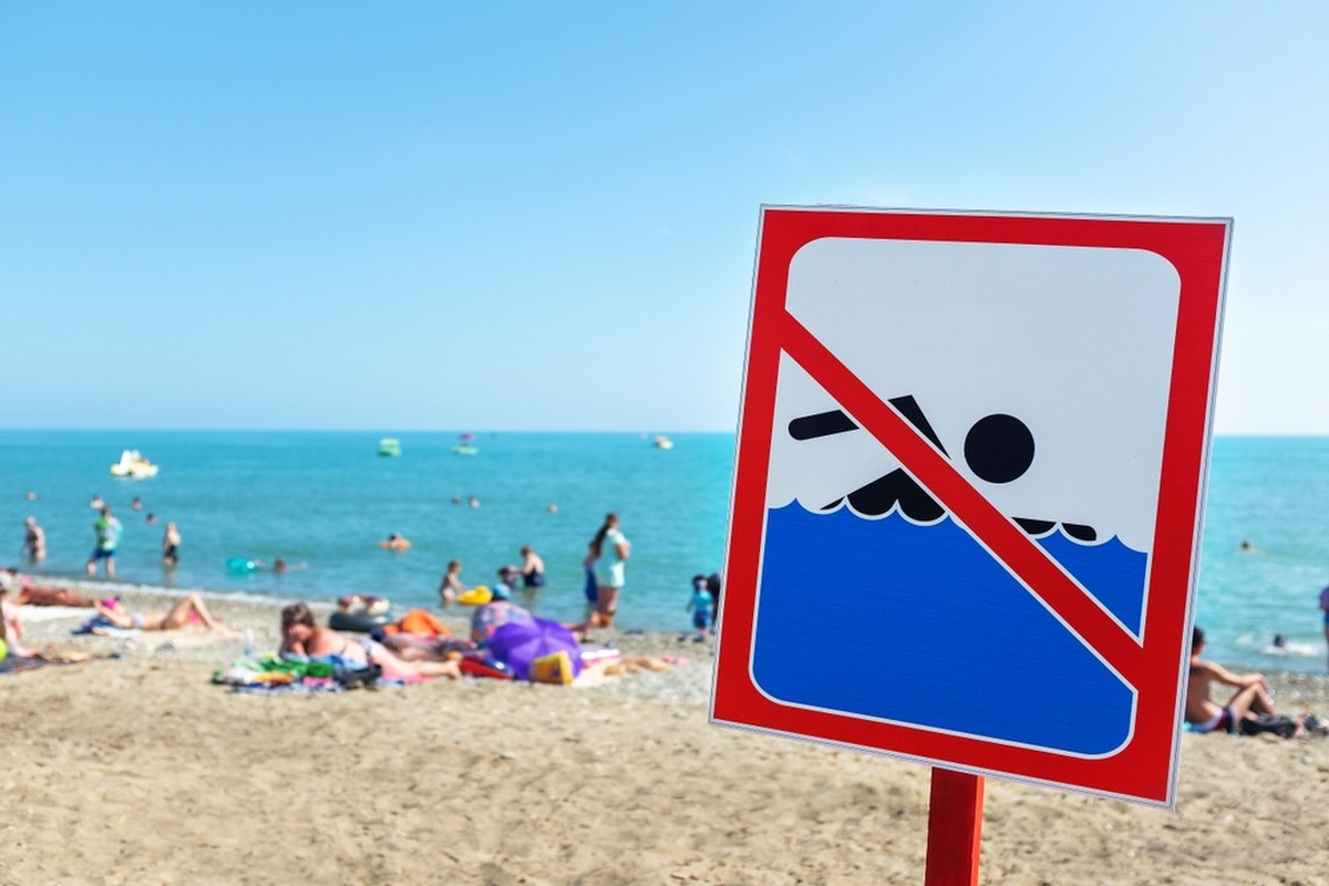 Czerwone flagi w Ustroniu Morskim. Znaleziono bakterie E. coli