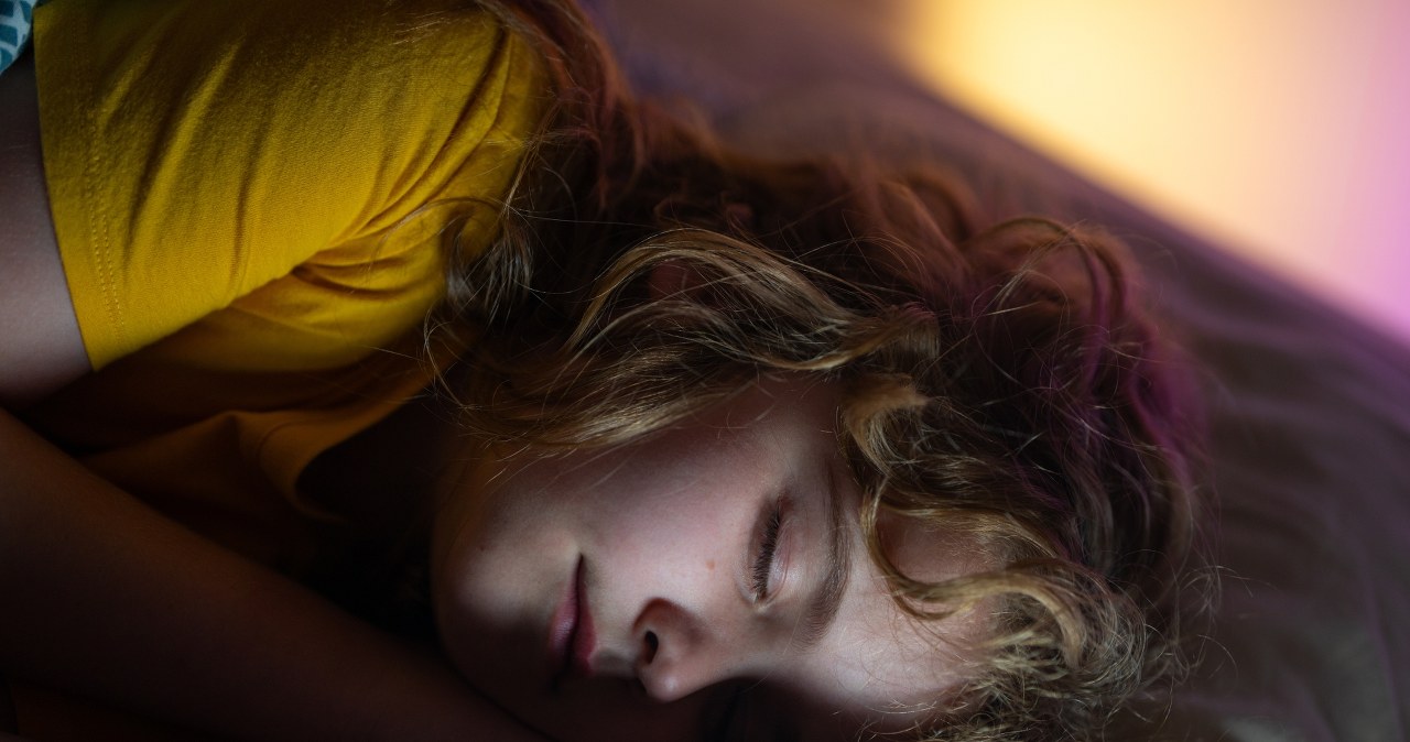 Nastolatki śpią coraz mniej. Nowe badanie pokazuje skalę problemu