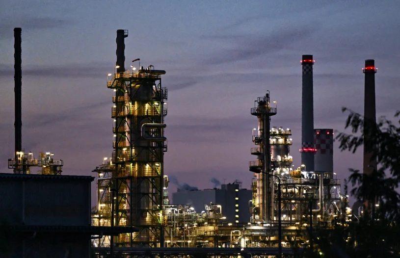 Kolejne kraje wlewają rezerwową ropę na rynek. Nie czekają na decyzję MAE