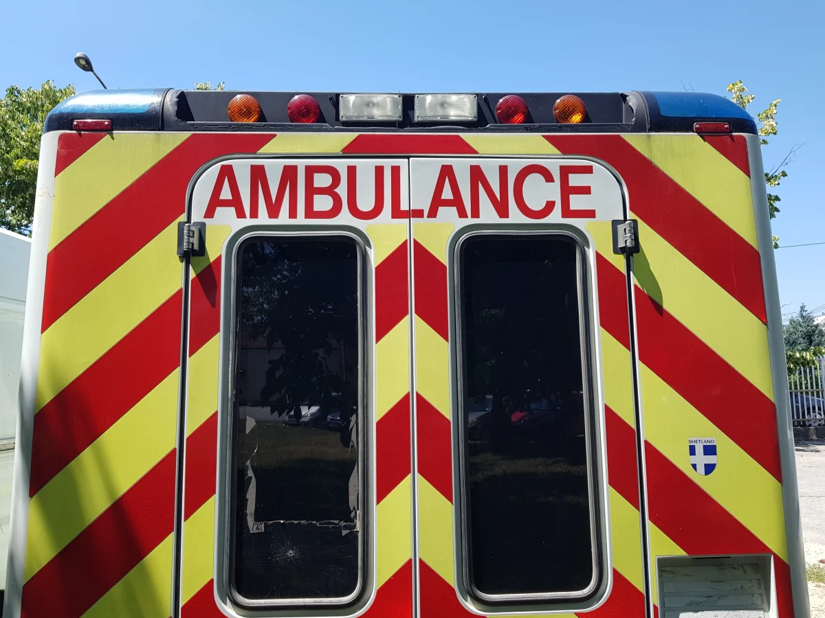 Dwunastoletnia dziewczynka zmarła, a siedmioro dzieci trafiło do szpitala w Saint-Quentin w północnej Francji w związku z ciężkim zatruciem pokarmowym. Lokalne władze podjęły decyzję o tymczasowym zamknięciu dwóch lokalnych sklepów mięsnych – podała w sobotę BBC.