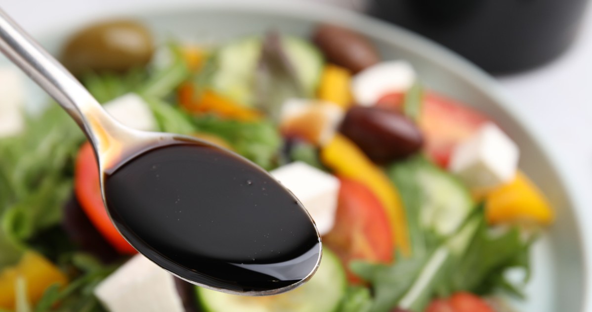 Ulubiony ocet Włochów pij z wodą. Zbijesz ciśnienie i cukier, wspomożesz jelita