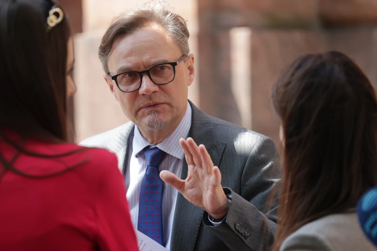 MSZ nie ma żadnych informacji o polskich rannych - powiedział w niedzielę rzecznik resortu Paweł Wroński, nawiązując do eskalacji sytuacji na Bliskim Wschodzie i amerykańskich atakach na infrastrukturę nuklearną Iranu. Poinformował również, że w niedzielę planowany jest przylot do Polski ostatniej grupy obywateli ewakuowanych z Izraela.