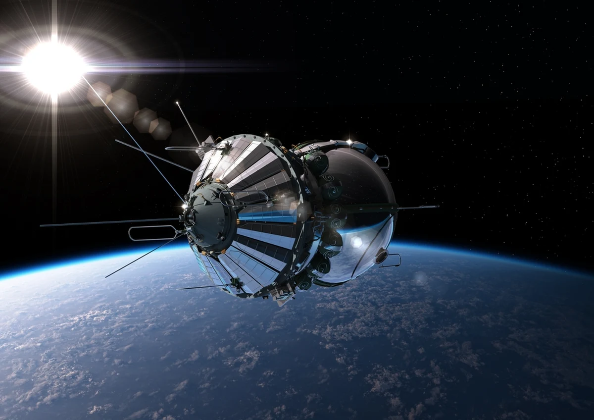 Australijskie radioteleskopy zarejestrowały nietypowy sygnał radiowy, który – jak się okazało – nie pochodził z odległego kosmosu, lecz z orbity okołoziemskiej. Źródłem emisji był stary, nieczynny amerykański satelita Relay 2, wystrzelony przez NASA w latach 60. XX wieku.