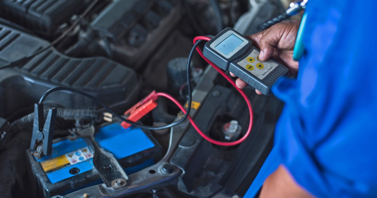 Nie jeździsz samochodem w czasie upałów. Po tygodniu już go nie zapalisz